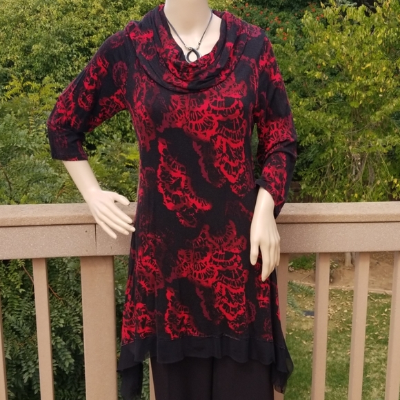 Cable & Gauge Tops - Cable & Gauge Red and Black Top  NWOT